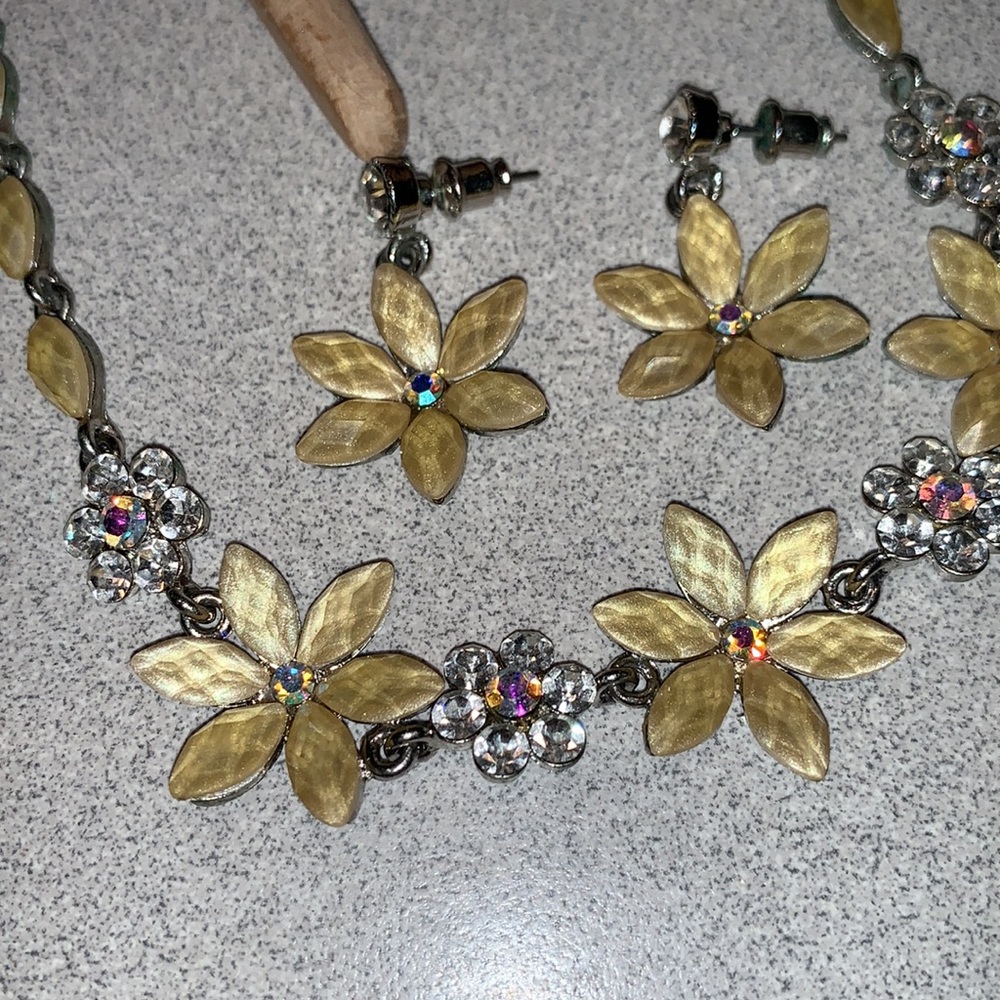 Vintage Floral Faux Gem Necklace and Pierced Earrings